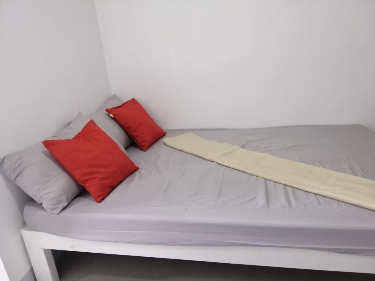 Katrina'S Dorm Hostel Tarlac Kültér fotó