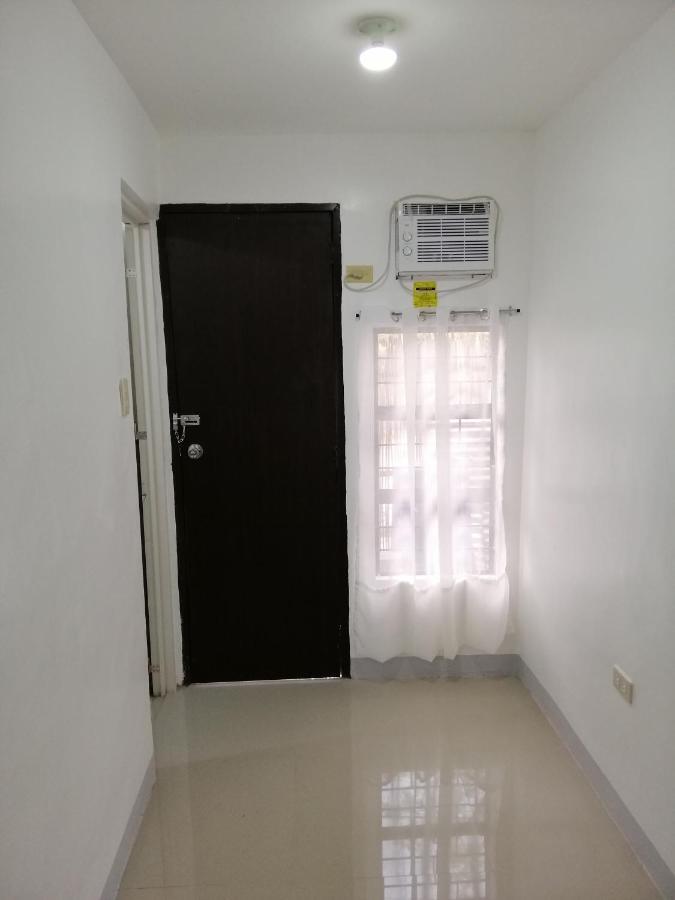 Katrina'S Dorm Hostel Tarlac Kültér fotó
